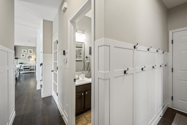 2940 Tiflawn Ct, Shakopee, MN 55379 - corridor featuring dark wood-style floors, a sink, wainscoting, and a decorative wall