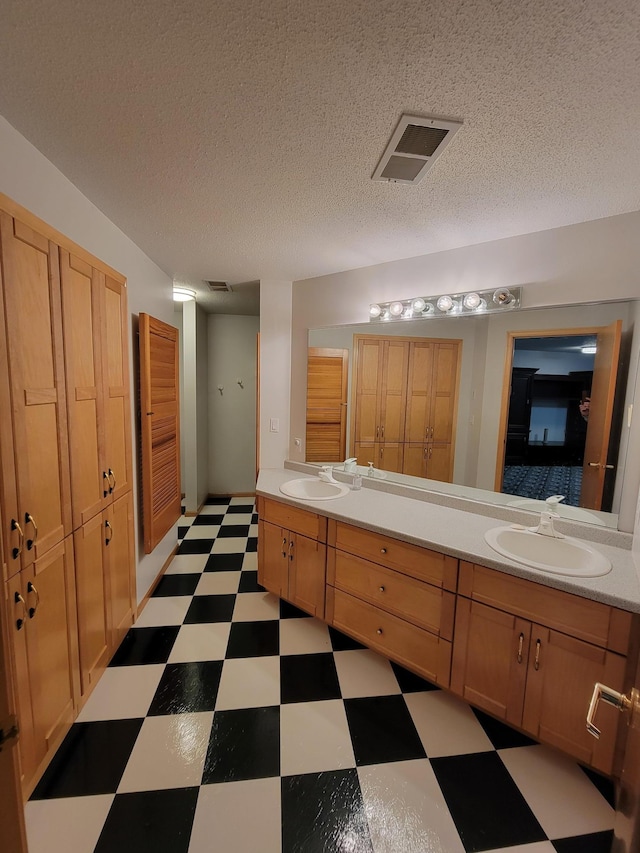 1605 26th St SE, Saint Cloud, MN 56304 - full bathroom featuring tile patterned floors and double vanity
