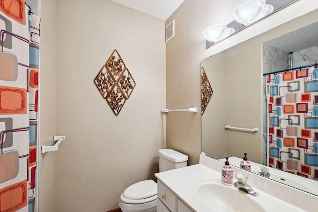 14650 Bloomfield Path, Rosemount, MN 55068 - full bathroom featuring vanity, toilet, and curtained shower