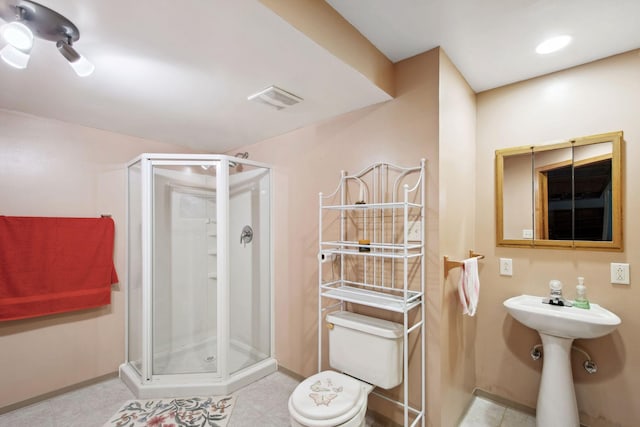 14650 Bloomfield Path, Rosemount, MN 55068 - full bathroom featuring a stall shower, toilet, and baseboards