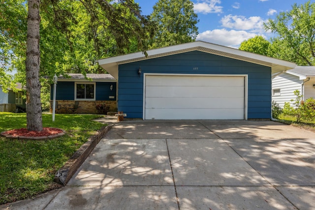 603 2nd Ave NW, Buffalo, MN 55313 - single story home with concrete driveway, a front yard, and brick siding