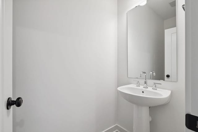 11781 34th St N, Lake Elmo, MN 55042 - bathroom featuring baseboards and a sink
