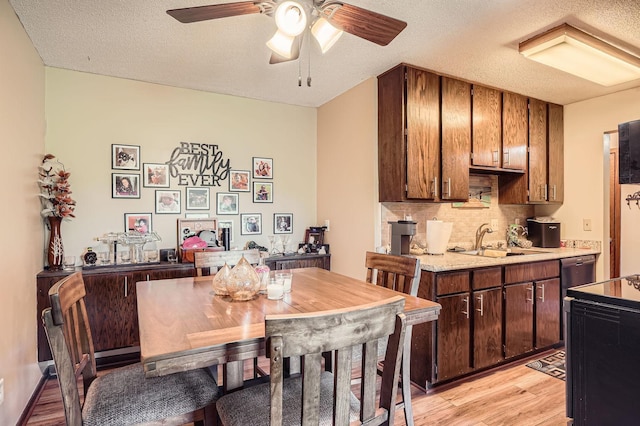 255 Westview Dr Unit 305, West Saint Paul, MN 55118 - dining room featuring light wood-style flooring, a ceiling fan, and a textured ceiling