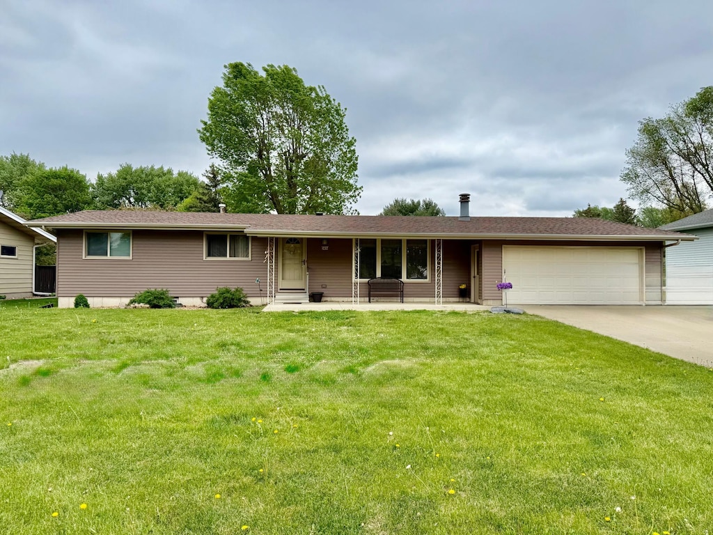 432 3rd St SW, Blooming Prairie, MN 55917 - single story home featuring a garage, a front yard, and driveway