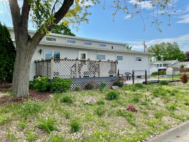729 10th St E, Wabasha, MN 55981 - back of property featuring a wooden deck