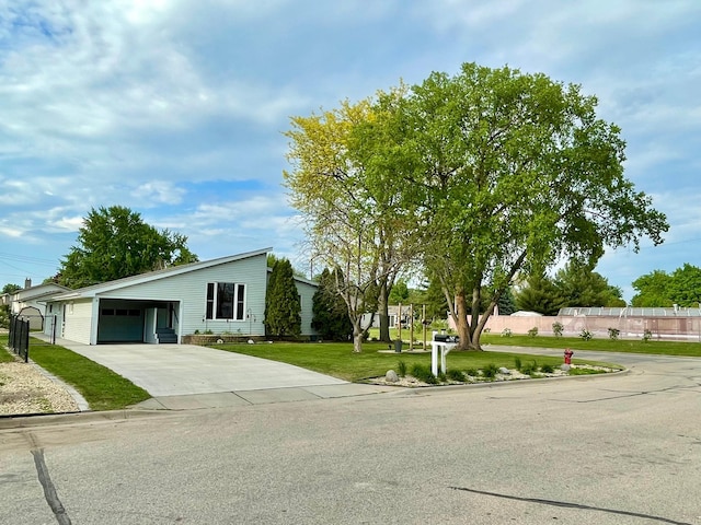 729 10th St E, Wabasha, MN 55981 - view of front of property featuring concrete driveway