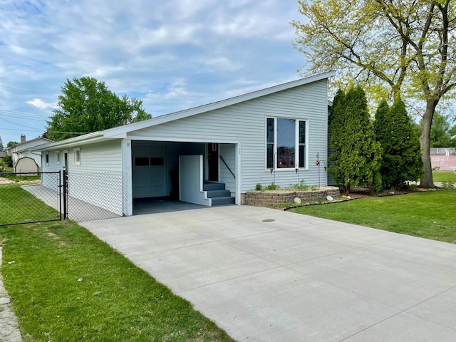729 10th St E, Wabasha, MN 55981 - view of front of house with a gate and entry steps
