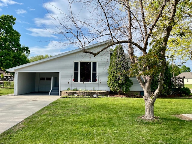 729 10th St E, Wabasha, MN 55981 - view of front facade featuring driveway and an attached carport