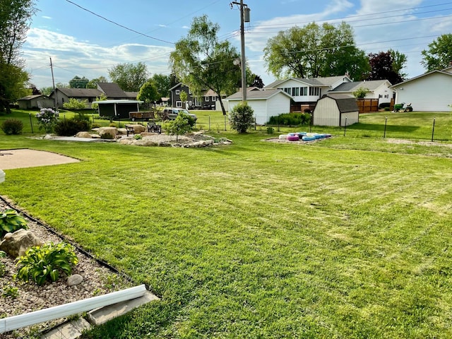 729 10th St E, Wabasha, MN 55981 - view of yard with a residential view
