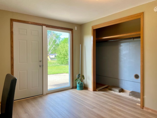 729 10th St E, Wabasha, MN 55981 - entrance foyer with wood finished floors and baseboards