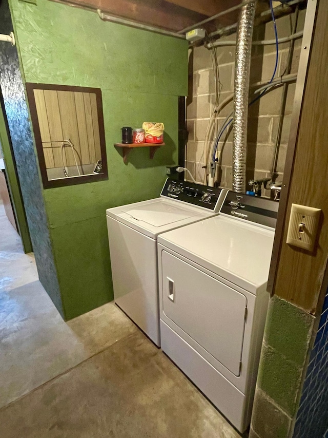 729 10th St E, Wabasha, MN 55981 - laundry room featuring washing machine and dryer