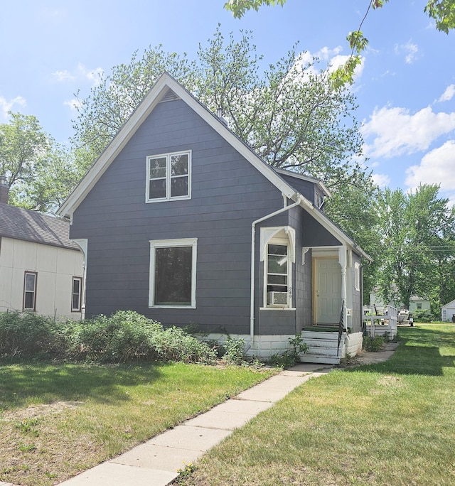 249 Hollett St, Tracy, MN 56175 - view of front of home featuring a front lawn
