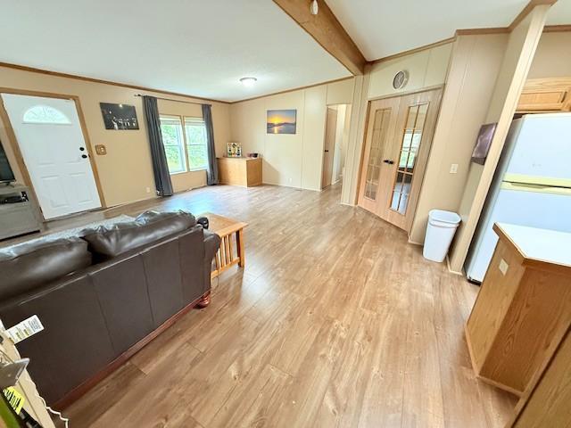 living area with light wood-style flooring and crown molding