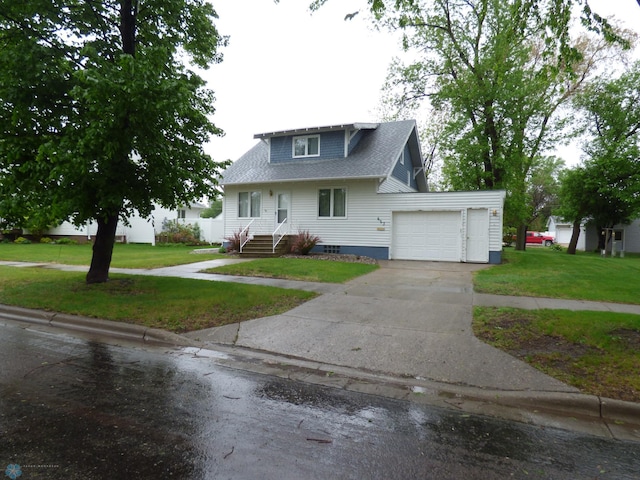 423 9th St N, Wahpeton, ND 58075 - view of front of home with a front lawn, driveway, a garage, and roof with shingles