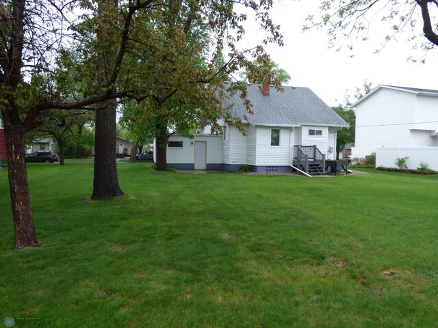 423 9th St N, Wahpeton, ND 58075 - view of grassy yard