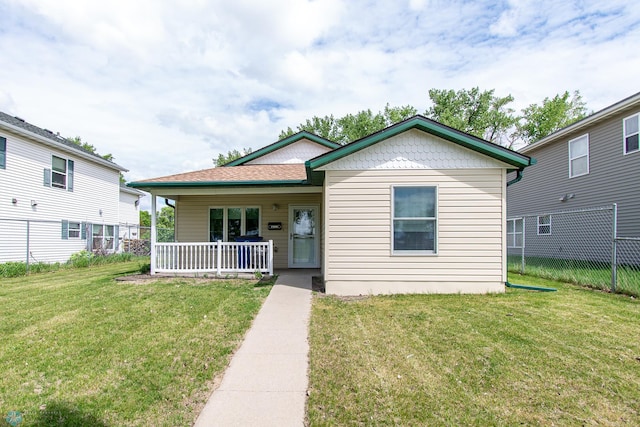 1908 4th Ave N, Moorhead, MN 56560 - bungalow-style house with covered porch