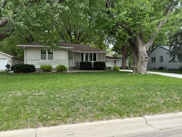 106 Morningside Rd, Albert Lea, MN 56007 - view of front of property with a front lawn and a garage