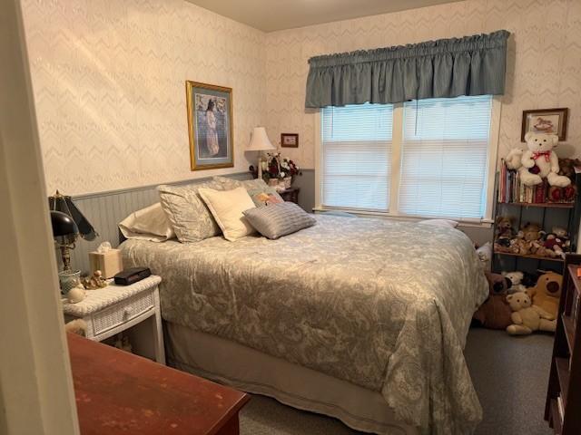 106 Morningside Rd, Albert Lea, MN 56007 - carpeted bedroom with wallpapered walls