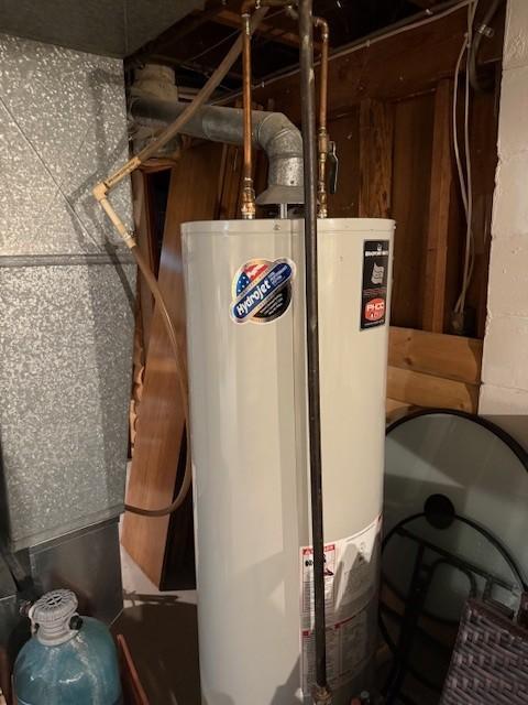 106 Morningside Rd, Albert Lea, MN 56007 - utility room featuring gas water heater