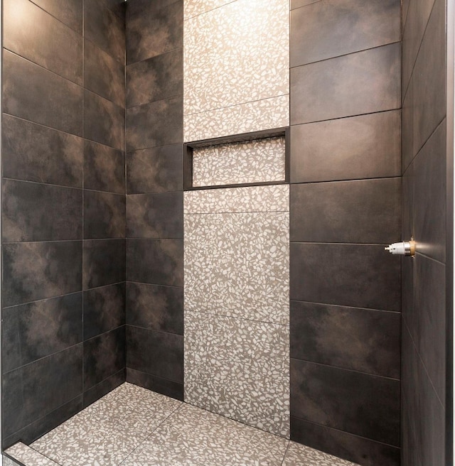 415 Moelter Ln, Troy Twp, WI 54016 - full bathroom with tiled shower