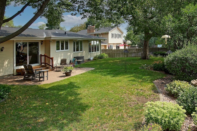 view of yard featuring a patio area