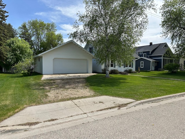 310 7th Ave NE, Roseau, MN 56751 - view of front facade featuring a front yard and driveway
