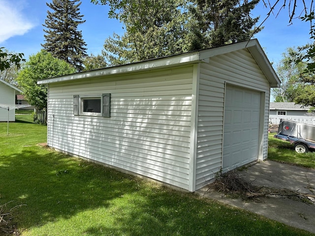 310 7th Ave NE, Roseau, MN 56751 - view of outbuilding with an outbuilding and driveway