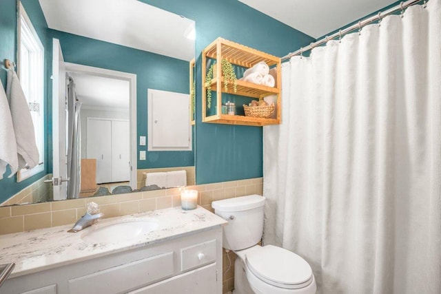 4744 Westgate Rd, Minnetonka, MN 55345 - full bath with vanity and toilet