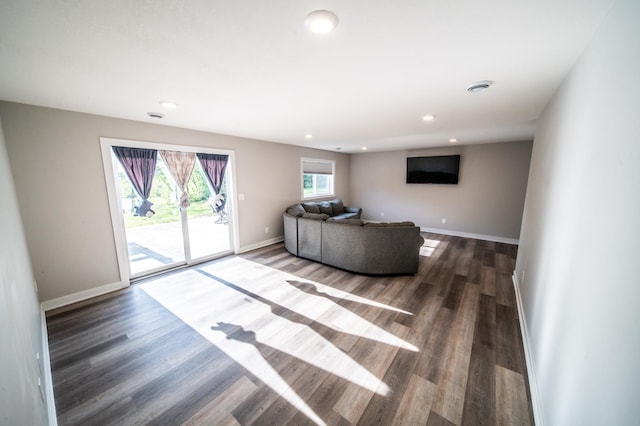1004 Blanch Ct, Mantorville, MN 55955 - living room featuring wood finished floors, baseboards, and recessed lighting