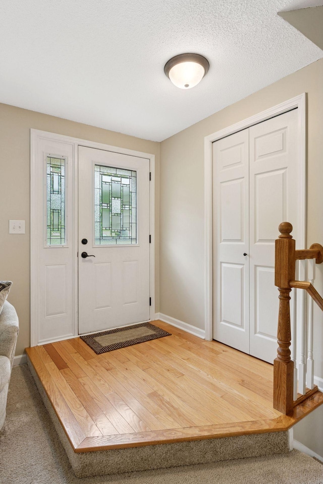 1686 Walnut Ln, Eagan, MN 55122 - entrance foyer with baseboards