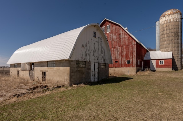 36350 276th St, Henderson, MN 56044 - view of barn featuring a yard