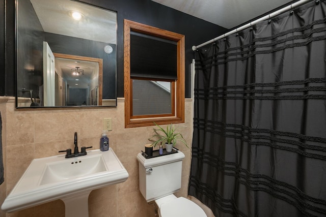 907 Rodeo Dr SE, Pine Island, MN 55963 - bathroom with toilet, tile walls, and a shower with curtain