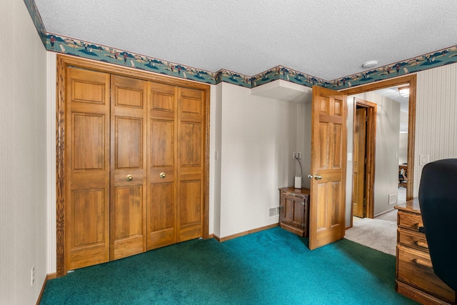 500 Mackubin Cir, Shoreview, MN 55126 - unfurnished bedroom featuring a textured ceiling, dark carpet, baseboards, and a closet