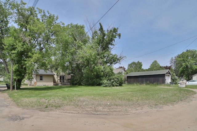 809 7th St, Brainerd, MN 56401 - view of green lawn featuring a garage