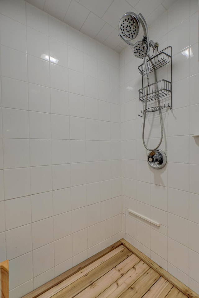 8632 Neal Ave S, Denmark Twp, MN 55033 - full bath featuring a tile shower and wood finished floors