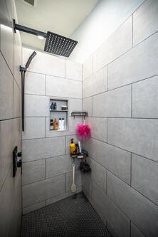 2211 Douglynn Ln, Saint Paul, MN 55119 - full bathroom with a tile shower