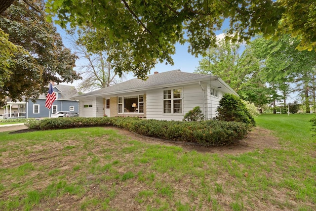 706 9th Ave SW, Faribault, MN 55021 - ranch-style house with a front lawn