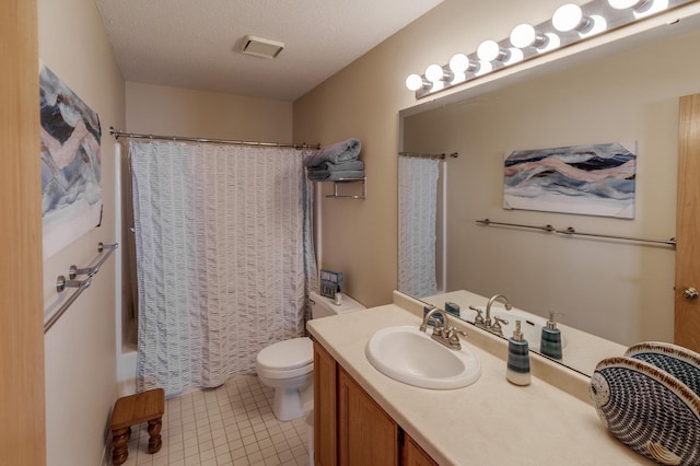 8012 Par Five Dr, South Harbor Twp, MN 56359 - bathroom featuring vanity, shower / bath combination with curtain, and tile patterned floors