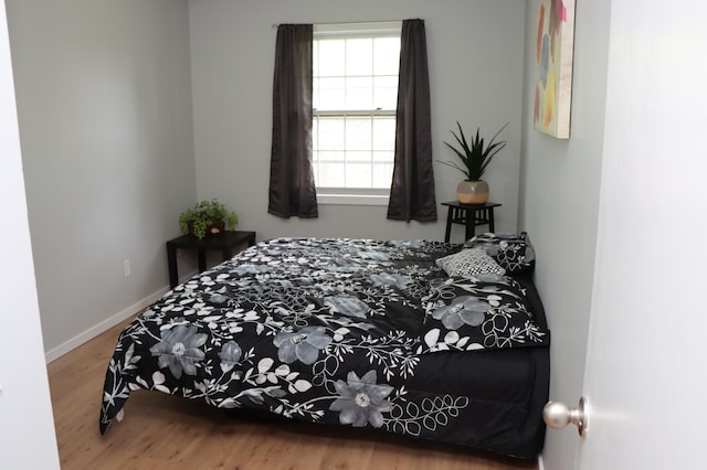 814 Old Settlers Trl Unit 6, Hopkins, MN 55343 - bedroom featuring wood finished floors and baseboards