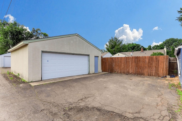 864 Howard St N, Saint Paul, MN 55119 - view of detached garage