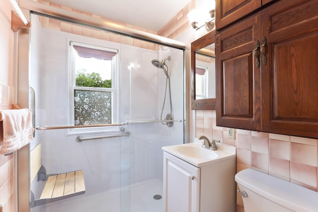 864 Howard St N, Saint Paul, MN 55119 - full bathroom with a stall shower, vanity, toilet, and backsplash