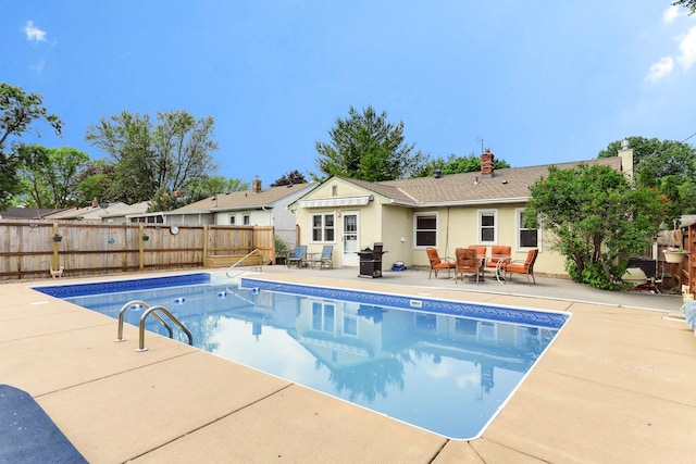 864 Howard St N, Saint Paul, MN 55119 - view of swimming pool with a fenced backyard, a patio, and outdoor dining area
