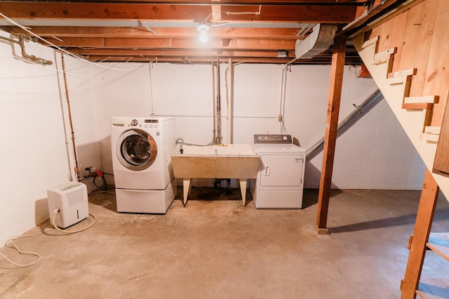 1651 5th St E, Saint Paul, MN 55106 - washroom with washing machine and dryer