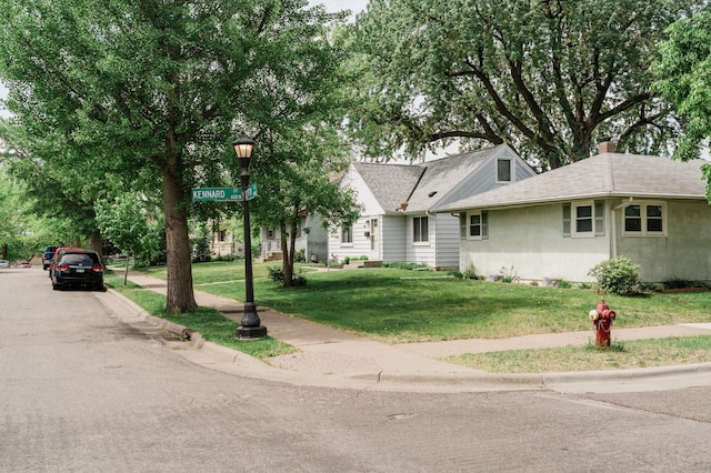 1651 5th St E, Saint Paul, MN 55106 - view of front of home featuring a front lawn and driveway