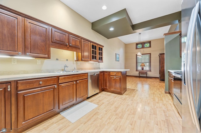 1395 Highpointe Dr N, Fargo, ND 58102 - kitchen with stainless steel appliances, a sink, a peninsula, light wood finished floors, and recessed lighting