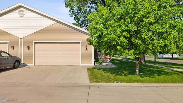 1395 Highpointe Dr N, Fargo, ND 58102 - view of front of house featuring a front lawn and concrete driveway