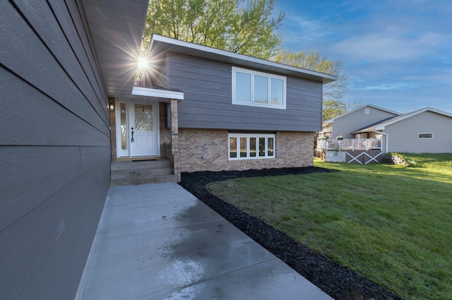 8464 Greenwood Dr, Mounds View, MN 55112 - doorway to property with a yard