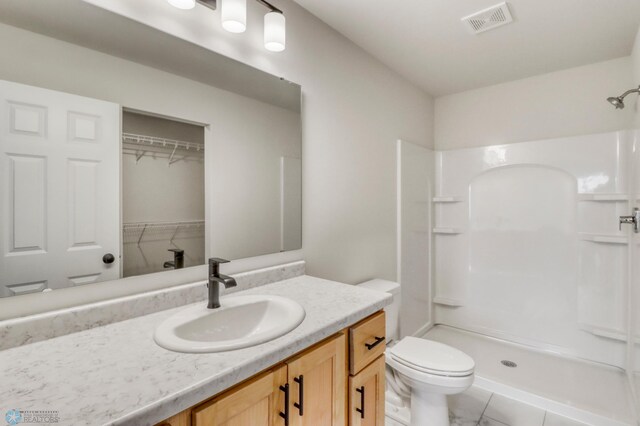 1474 66th Ave S, Fargo, ND 58104 - full bath featuring vanity, toilet, and a shower