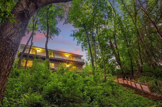 216 Crestview Cir, Jordan, MN 55352 - yard at dusk featuring a balcony
