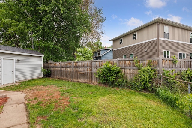 2005 Nokomis Ave, Saint Paul, MN 55119 - view of yard with an outdoor structure